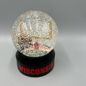 5" University Of Wisconsin Badgers NCAA Football Snow Globe. Christmas Goal Post